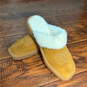 Ariat Tan and Cream Women's Slippers